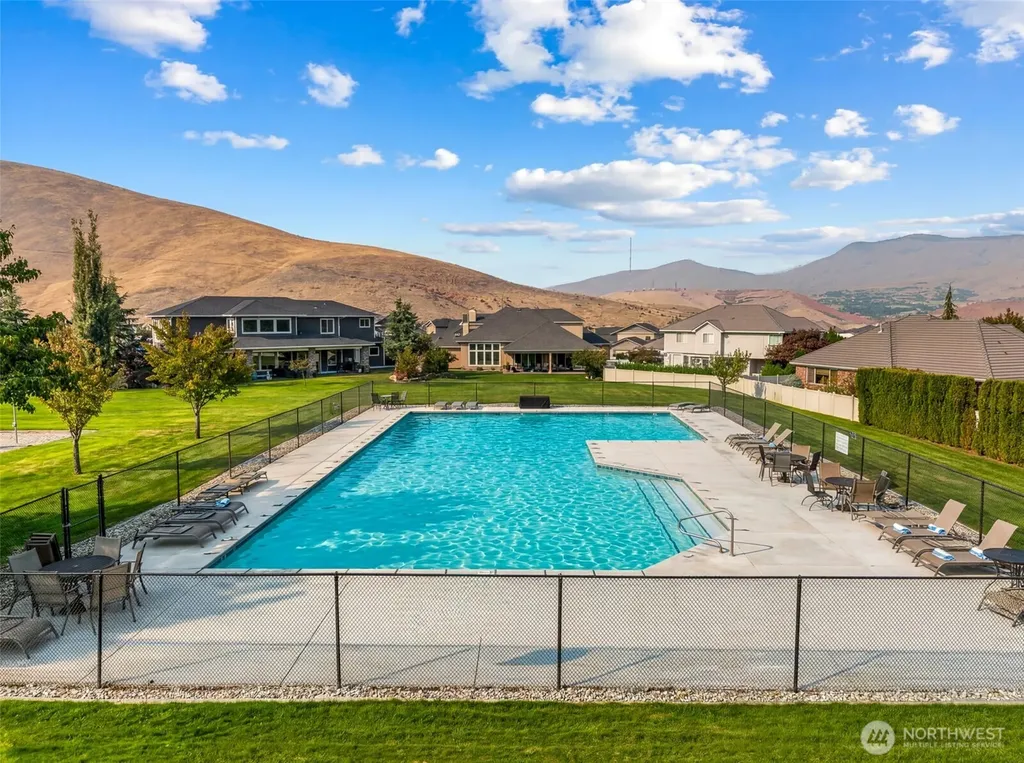 2021 Broadhurst Place Wenatchee WA 98801