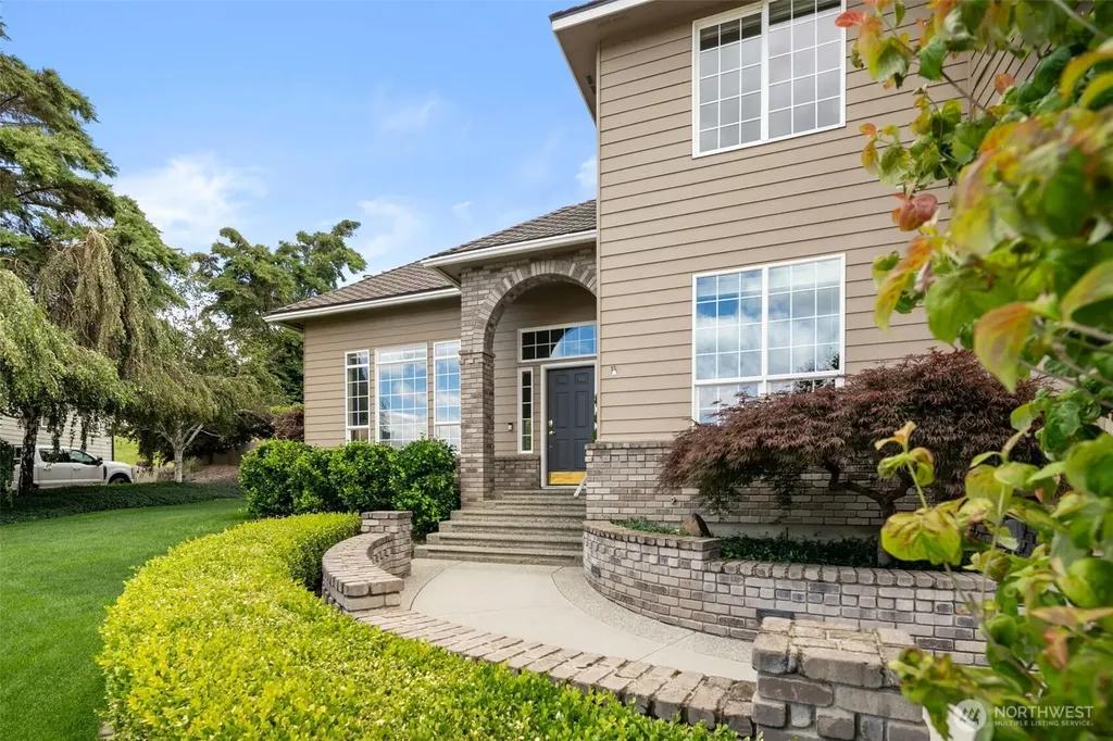 2021 Broadhurst Place Wenatchee WA 98801