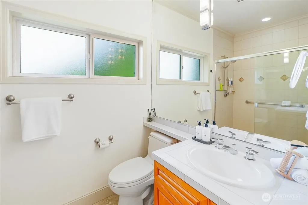 1338 Alki Avenue SW Seattle WA 98116