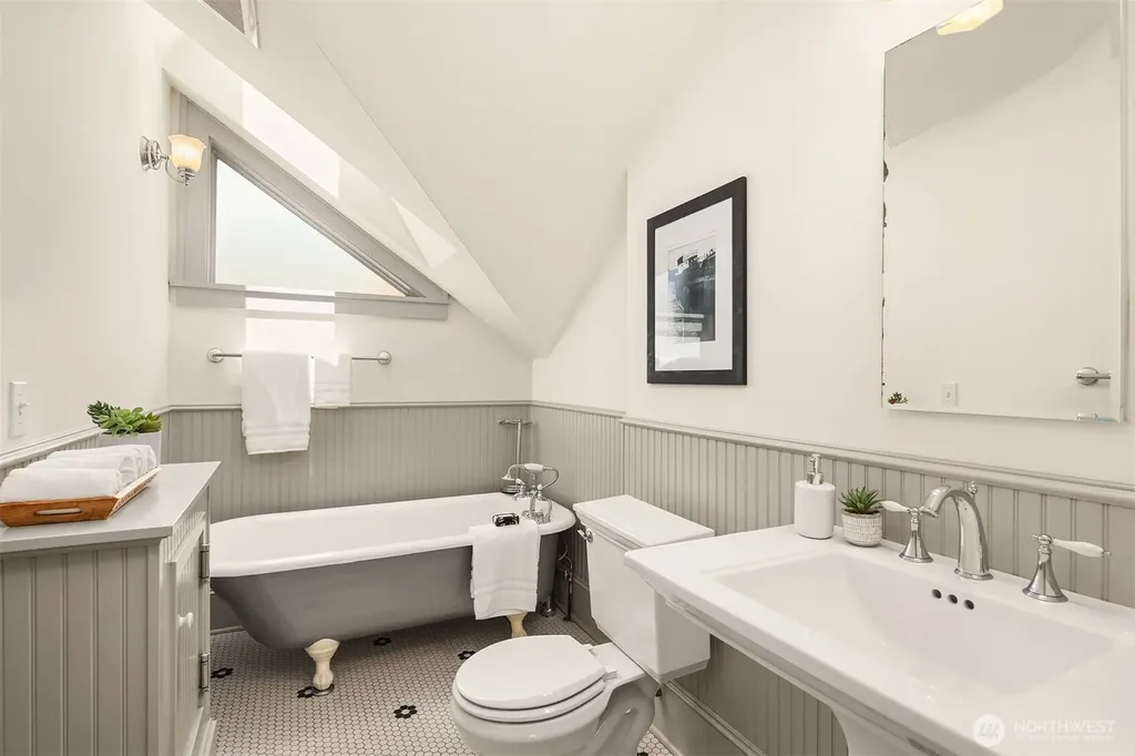 1411 10th Avenue W Seattle WA 98119