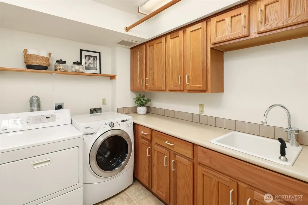 1411 10th Avenue W Seattle WA 98119