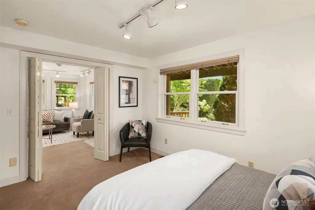 1411 10th Avenue W Seattle WA 98119