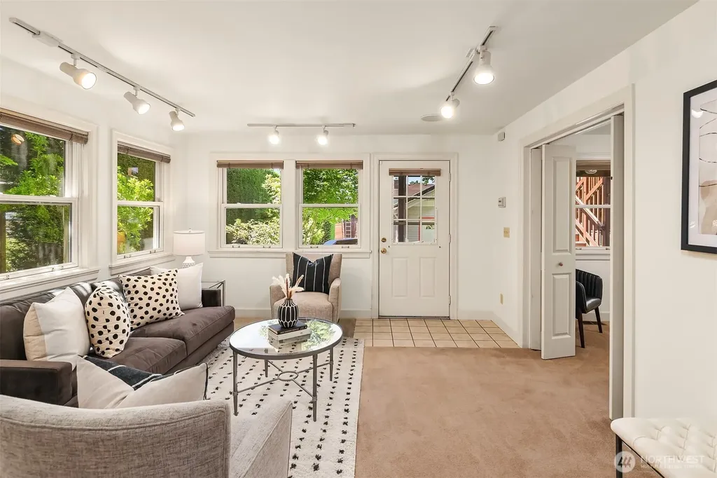 1411 10th Avenue W Seattle WA 98119