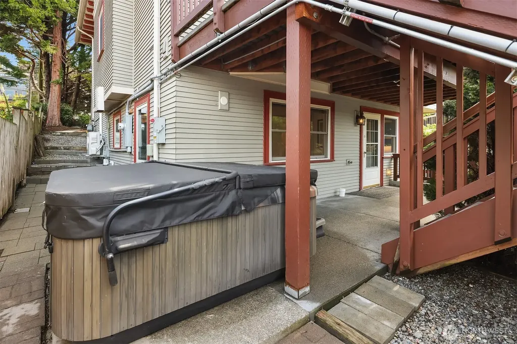 1411 10th Avenue W Seattle WA 98119
