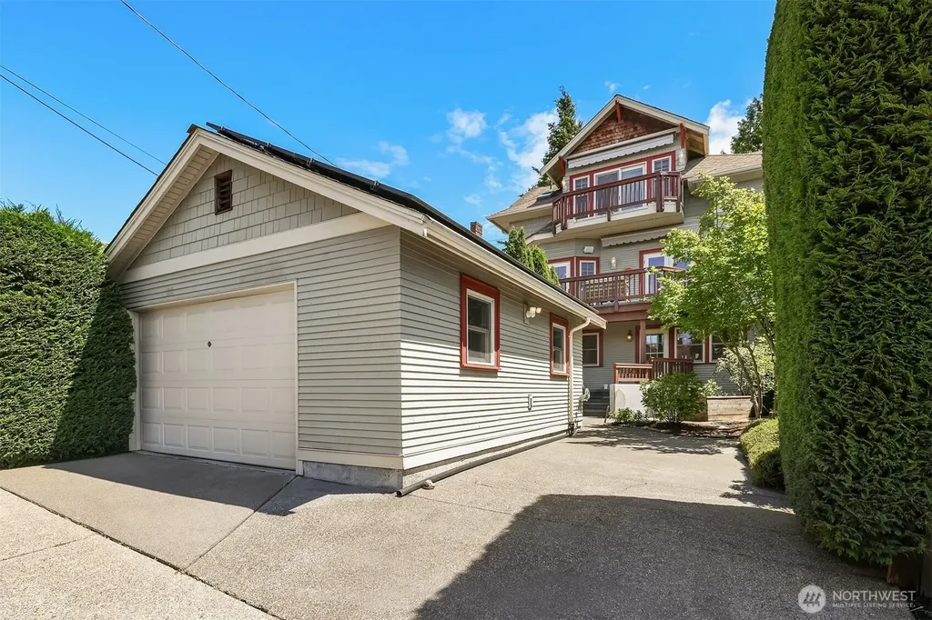 1411 10th Avenue W Seattle WA 98119