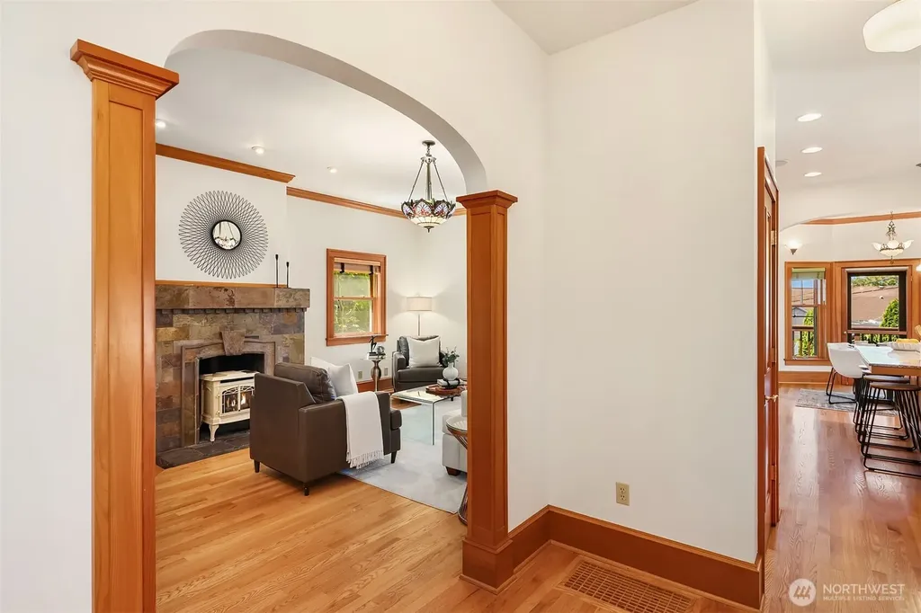 1411 10th Avenue W Seattle WA 98119