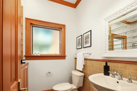 1411 10th Avenue W Seattle WA 98119