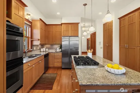 1411 10th Avenue W Seattle WA 98119
