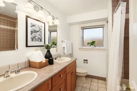 1411 10th Avenue W Seattle WA 98119