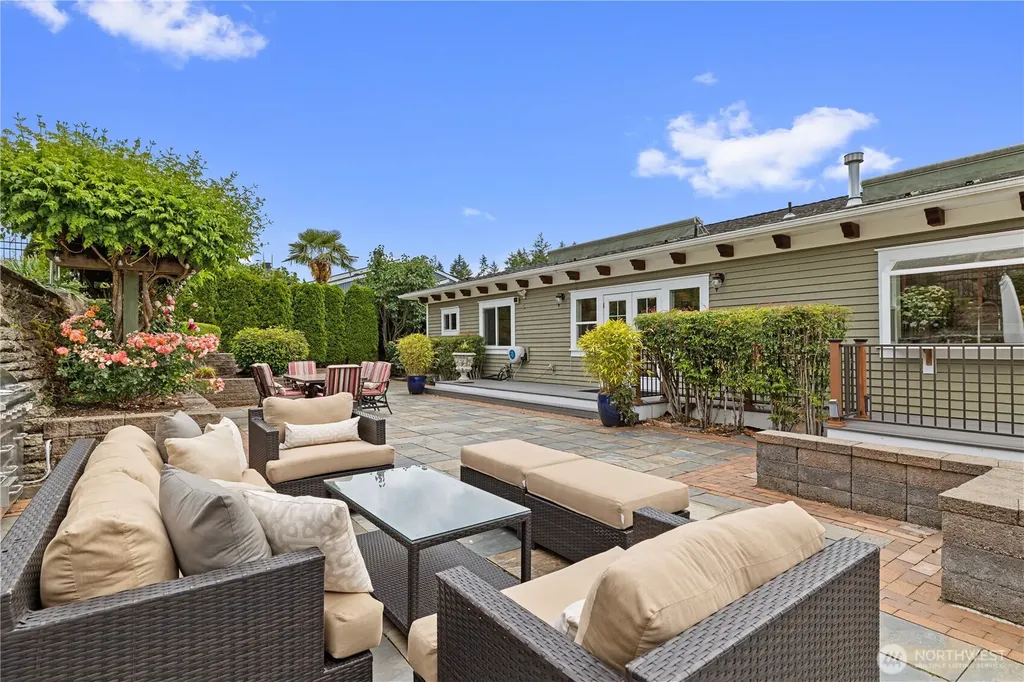 413 174th Place NE Bellevue WA 98008