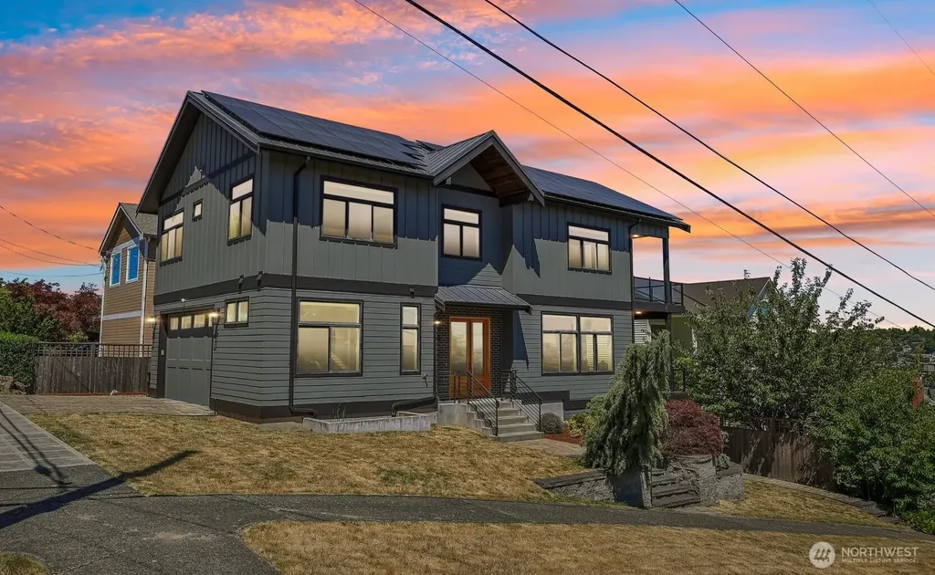 2460 W Lynn Street Seattle WA 98199