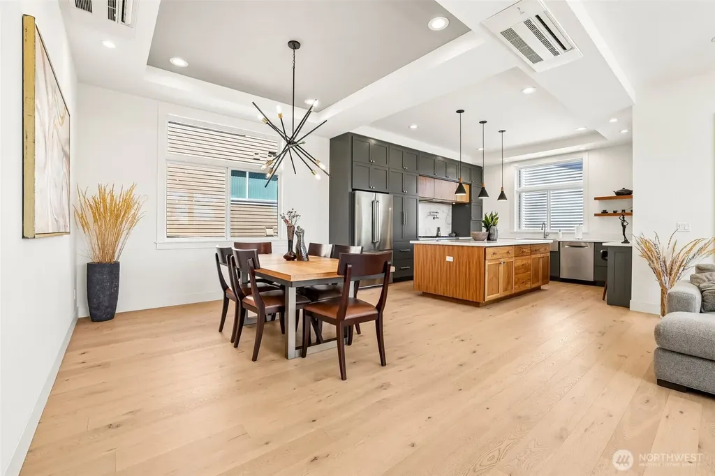 2460 W Lynn Street Seattle WA 98199