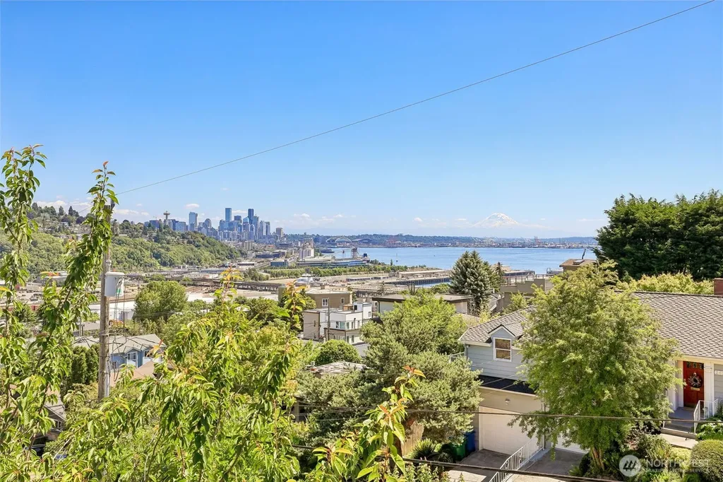 2460 W Lynn Street Seattle WA 98199