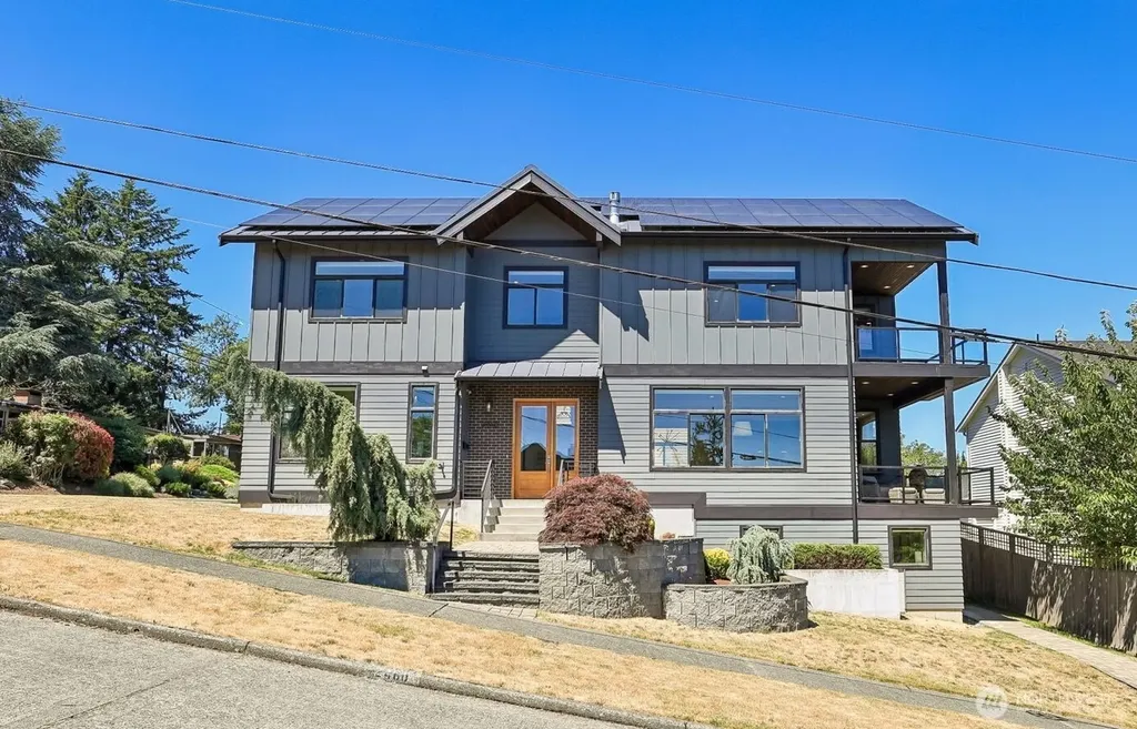 2460 W Lynn Street Seattle WA 98199