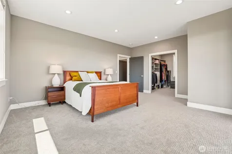 2460 W Lynn Street Seattle WA 98199