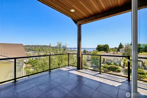 2460 W Lynn Street Seattle WA 98199
