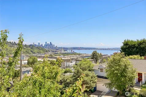 2460 W Lynn Street Seattle WA 98199