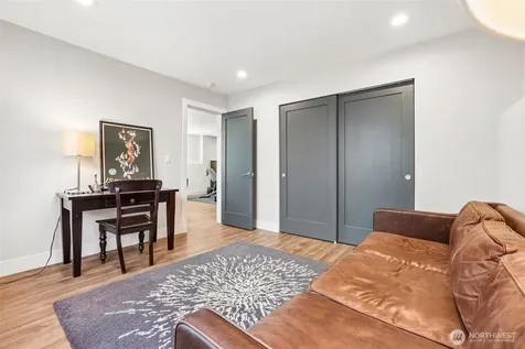 2460 W Lynn Street Seattle WA 98199