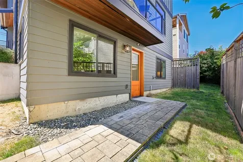 2460 W Lynn Street Seattle WA 98199