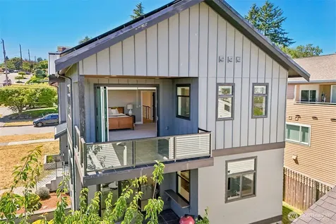 2460 W Lynn Street Seattle WA 98199