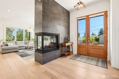 2460 W Lynn Street Seattle WA 98199