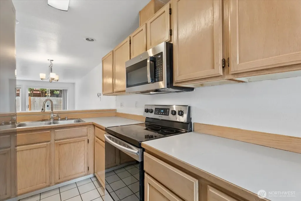 933 4th Avenue N Kent WA 98032
