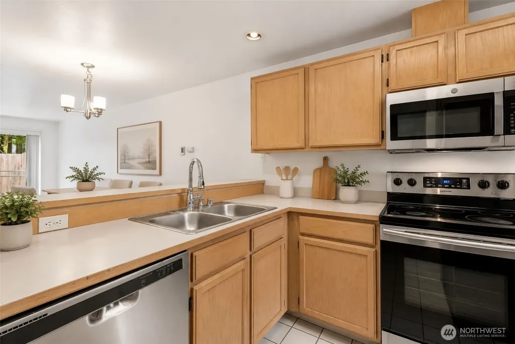 933 4th Avenue N Kent WA 98032