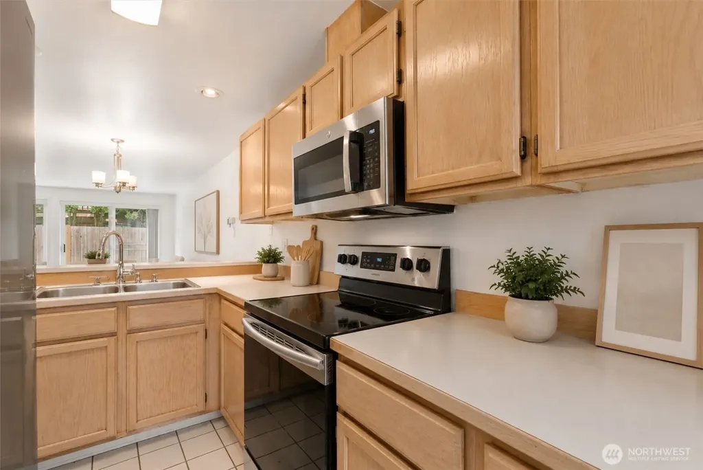 933 4th Avenue N Kent WA 98032