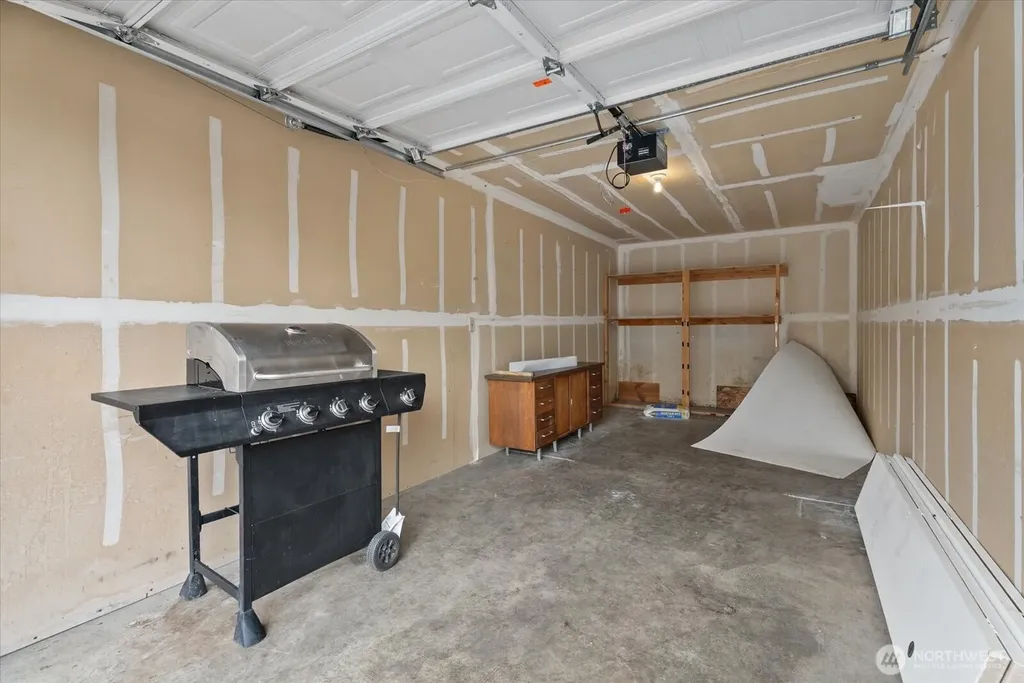 933 4th Avenue N Kent WA 98032