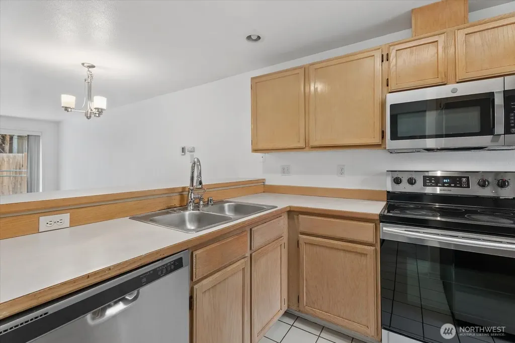 933 4th Avenue N Kent WA 98032