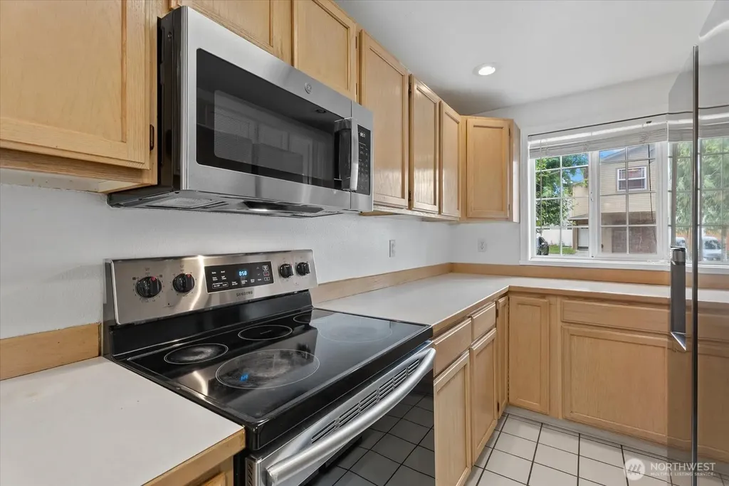 933 4th Avenue N Kent WA 98032