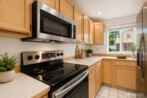 933 4th Avenue N Kent WA 98032