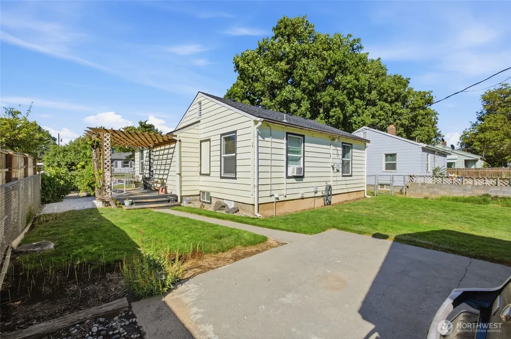 346 7th Ave SW Ephrata WA 98823