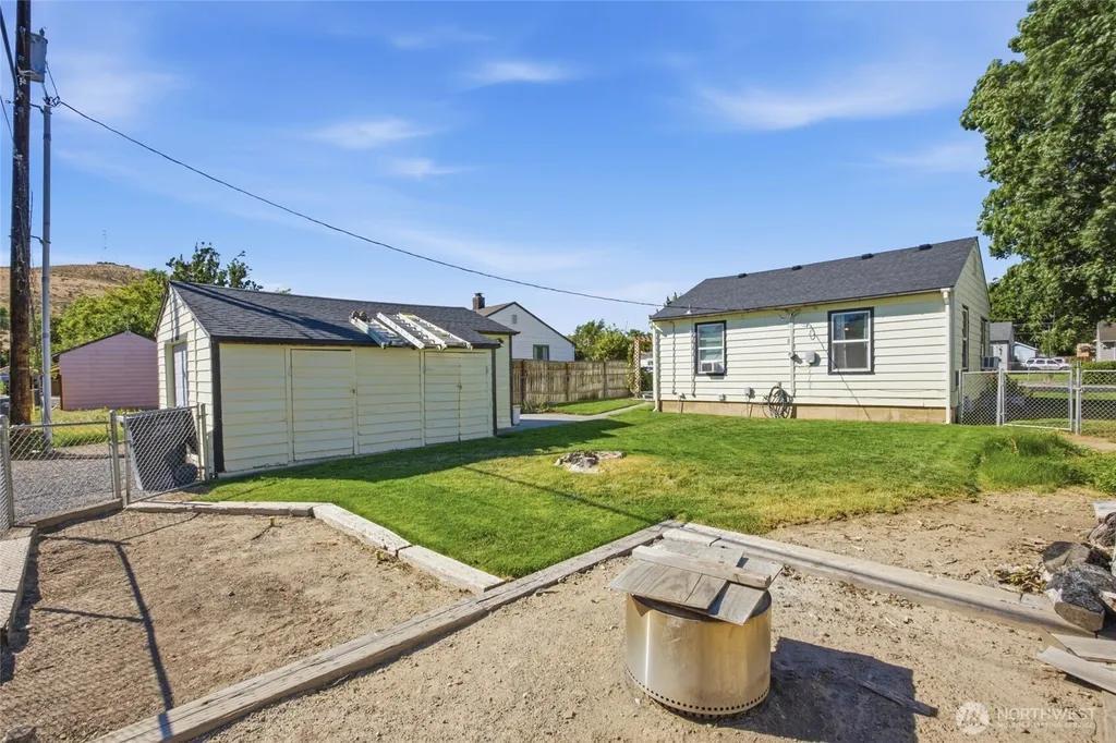 346 7th Ave SW Ephrata WA 98823
