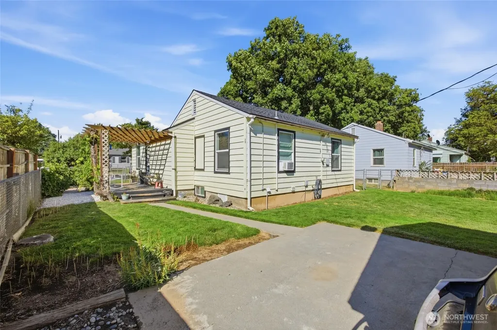 346 7th Ave SW Ephrata WA 98823