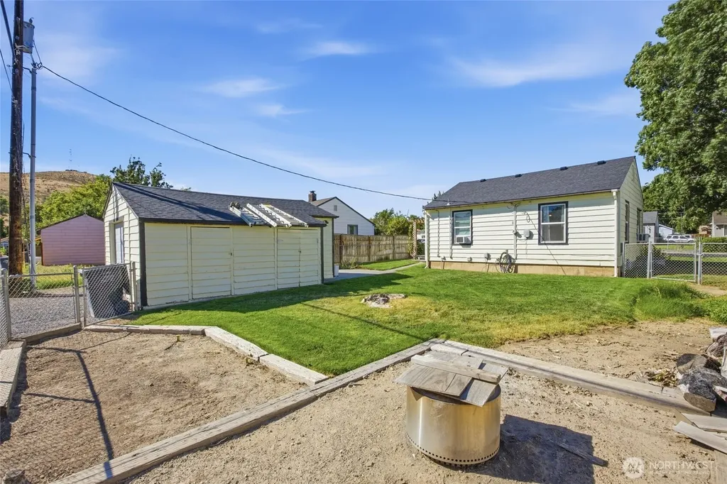 346 7th Ave SW Ephrata WA 98823