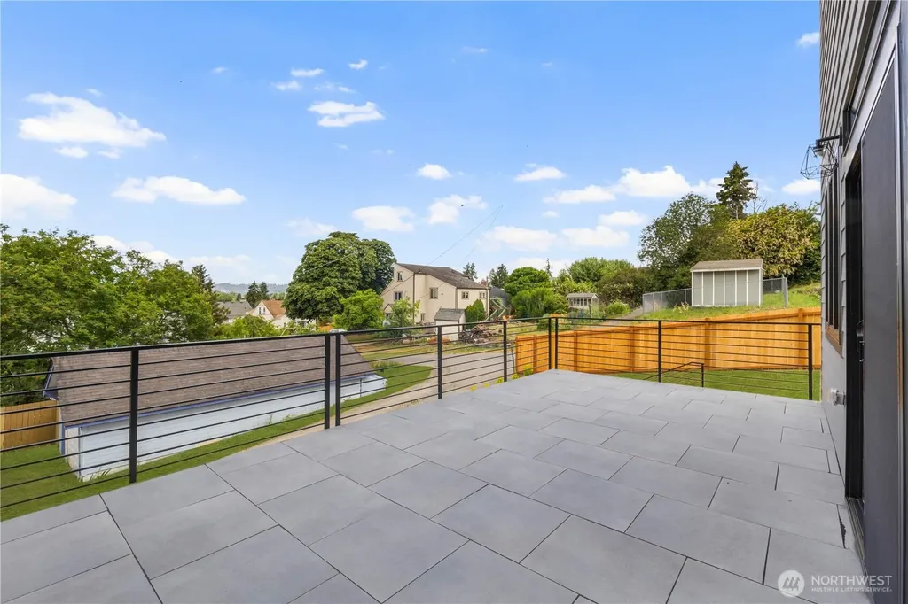437 Hazel Avenue N Kent WA 98030