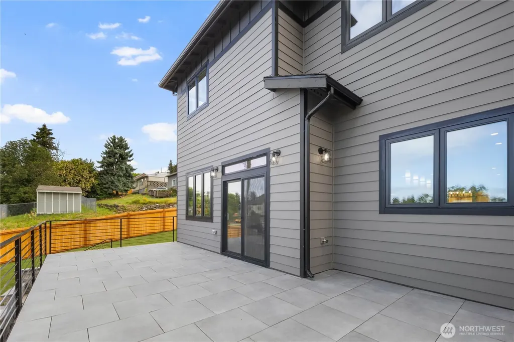 437 Hazel Avenue N Kent WA 98030