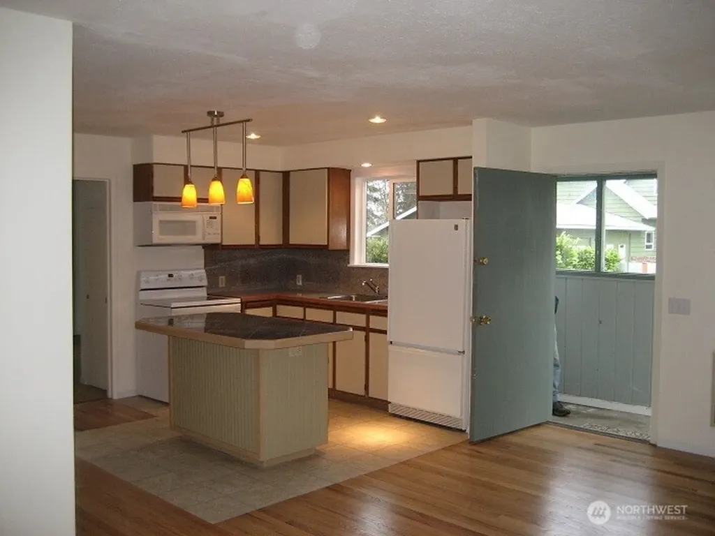 1254 8th Avenue S Edmonds WA 98020