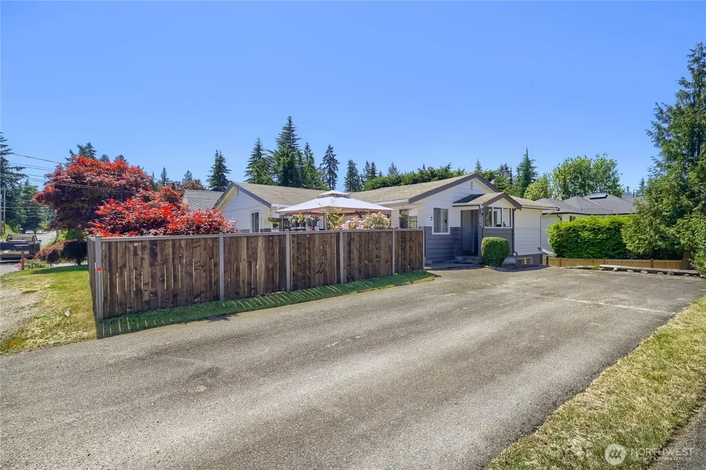 1254 8th Avenue S Edmonds WA 98020