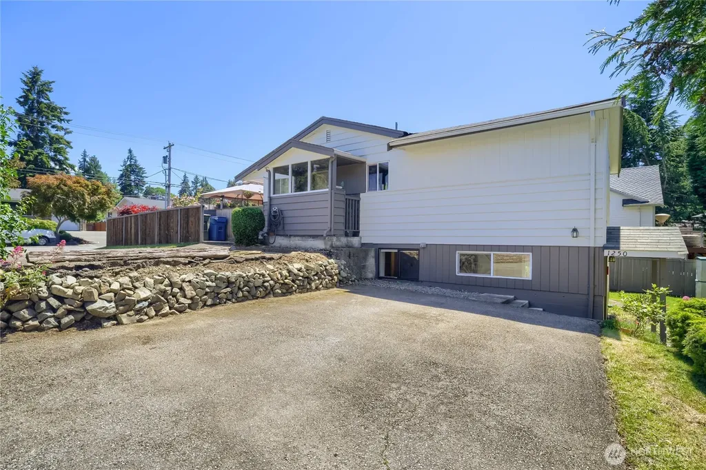 1254 8th Avenue S Edmonds WA 98020