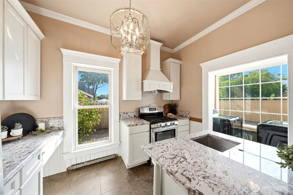 2415 F Street Bellingham WA 98225