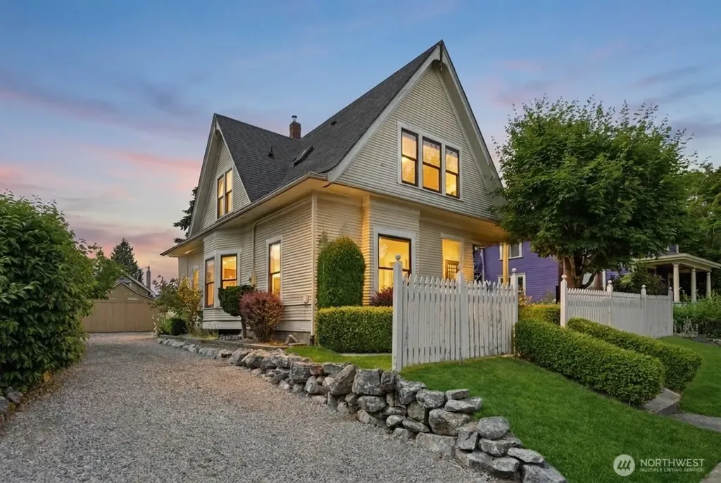 2415 F Street Bellingham WA 98225
