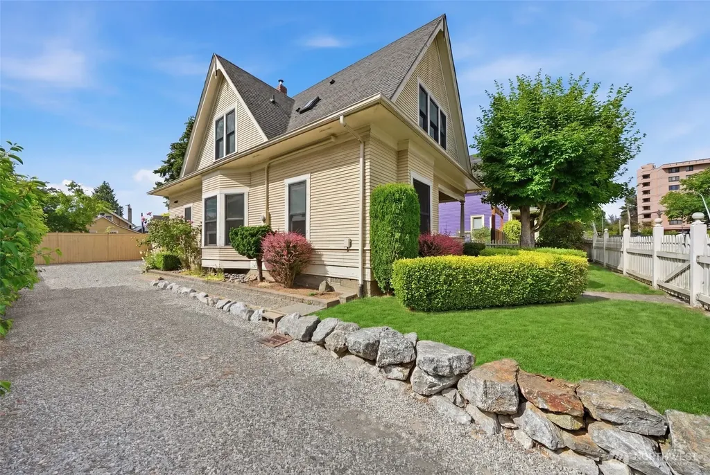 2415 F Street Bellingham WA 98225