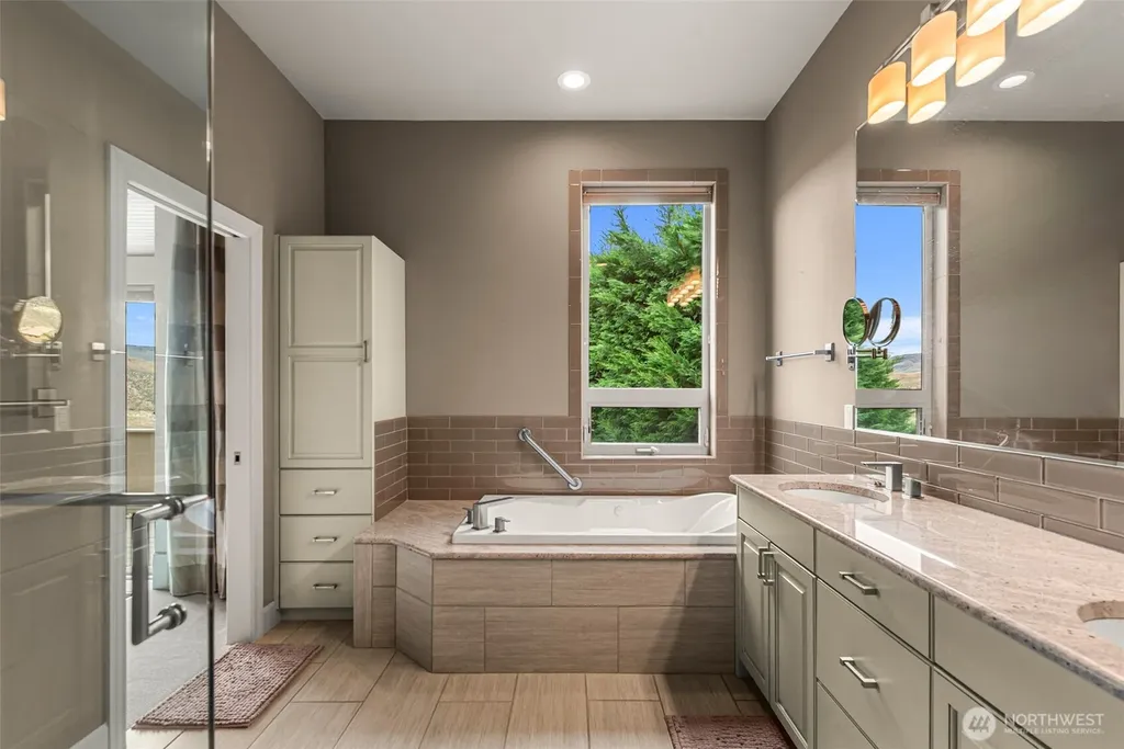 118 E Mountain Brook Lane Wenatchee WA 98801