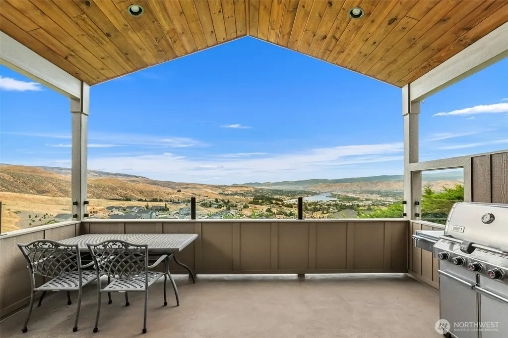 118 E Mountain Brook Lane Wenatchee WA 98801