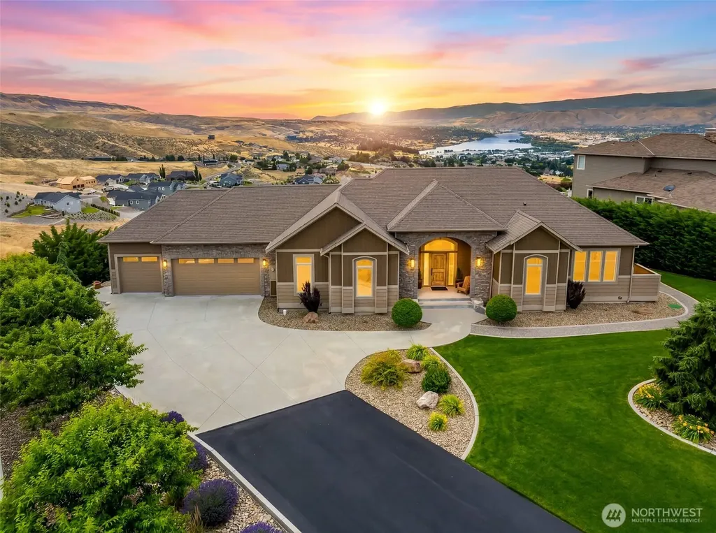 118 E Mountain Brook Lane Wenatchee WA 98801