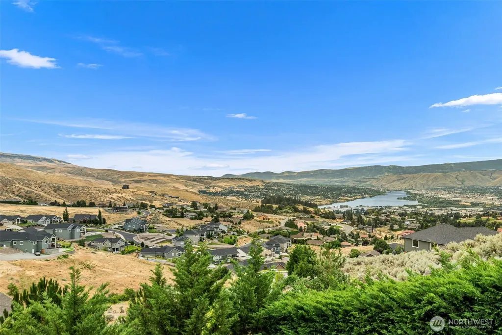 118 E Mountain Brook Lane Wenatchee WA 98801