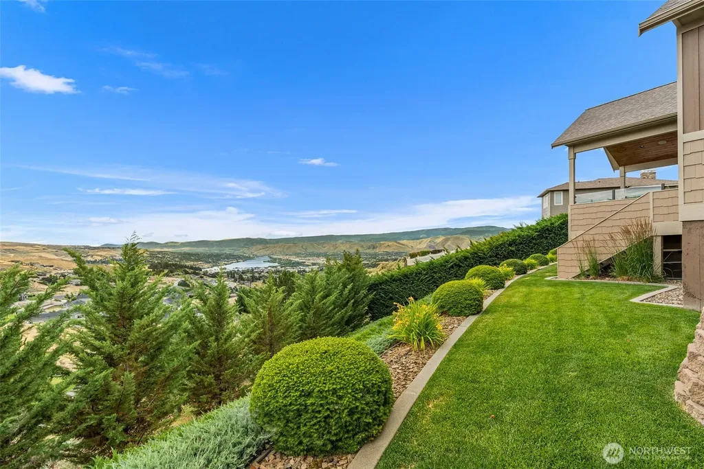 118 E Mountain Brook Lane Wenatchee WA 98801
