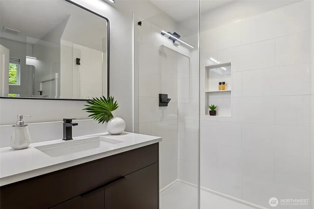 14590 36th Avenue NE Lake Forest Park WA 98155